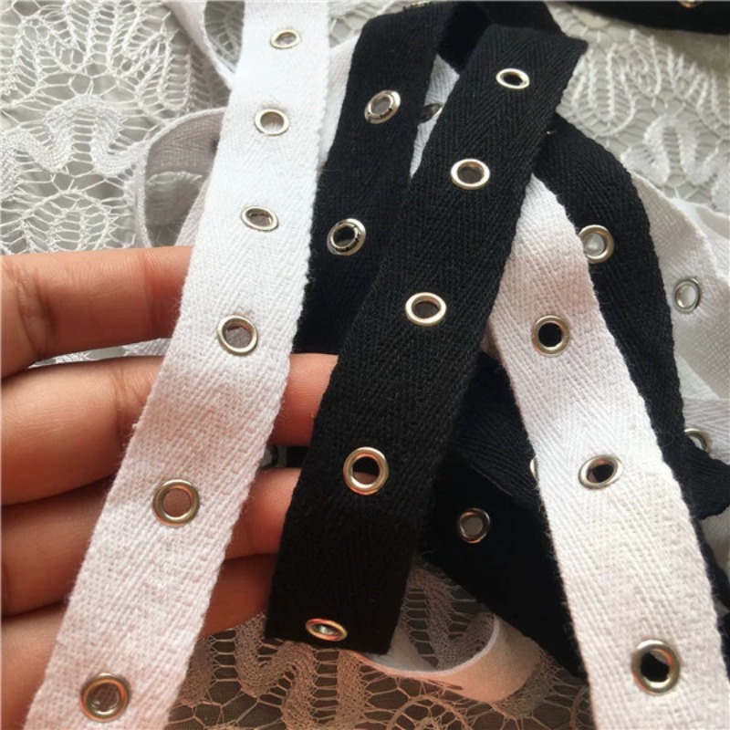 Sewing Eyelet Fabric - Anyaman katun hitam dan putih dengan